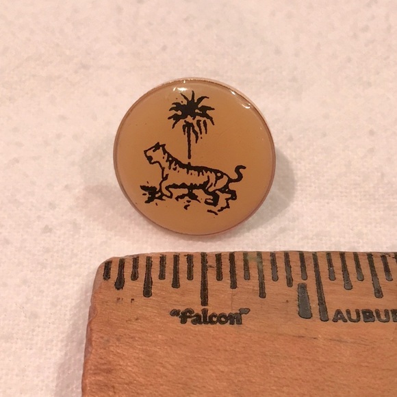 Scotland Yard Lapel Pin Tiger & Palm Tree - Picture 2 of 5